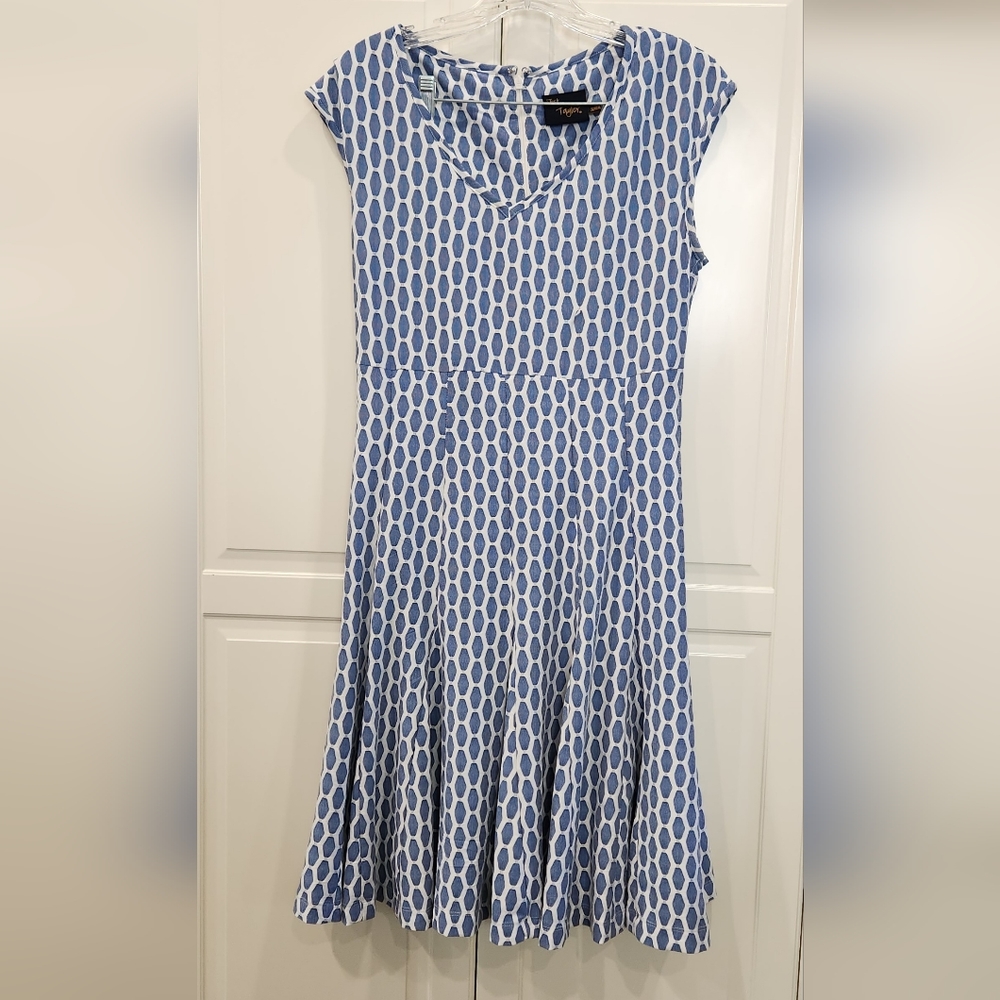 Just...Taylor Blue & White Geometric Shaped Pattern V-neck Flair Dress S…